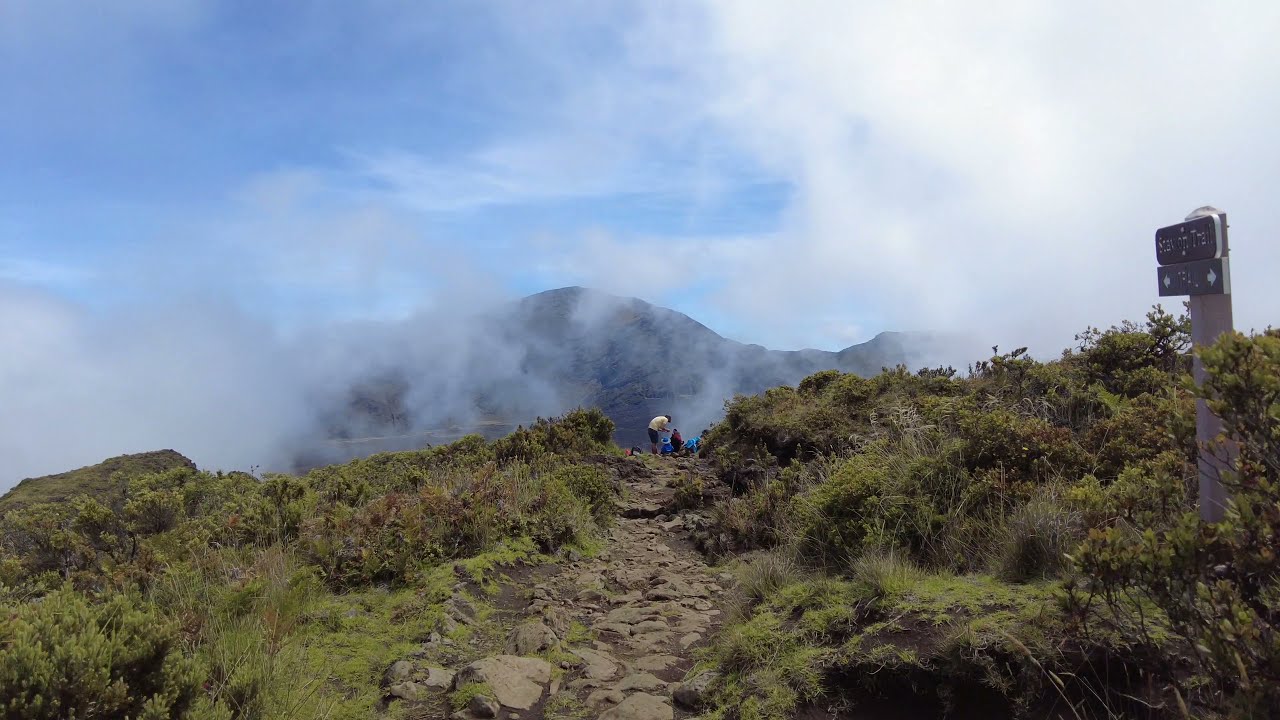 Halemau'u trail and the summit at Haleakala National Park in Maui