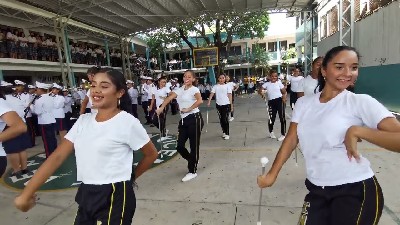 INTJ SONSONATE 2 Cachiporristas INSTITUTO NACIONAL TOMÁS JEFFERSON llegan al CEC SAN VICENTE DE PAUL