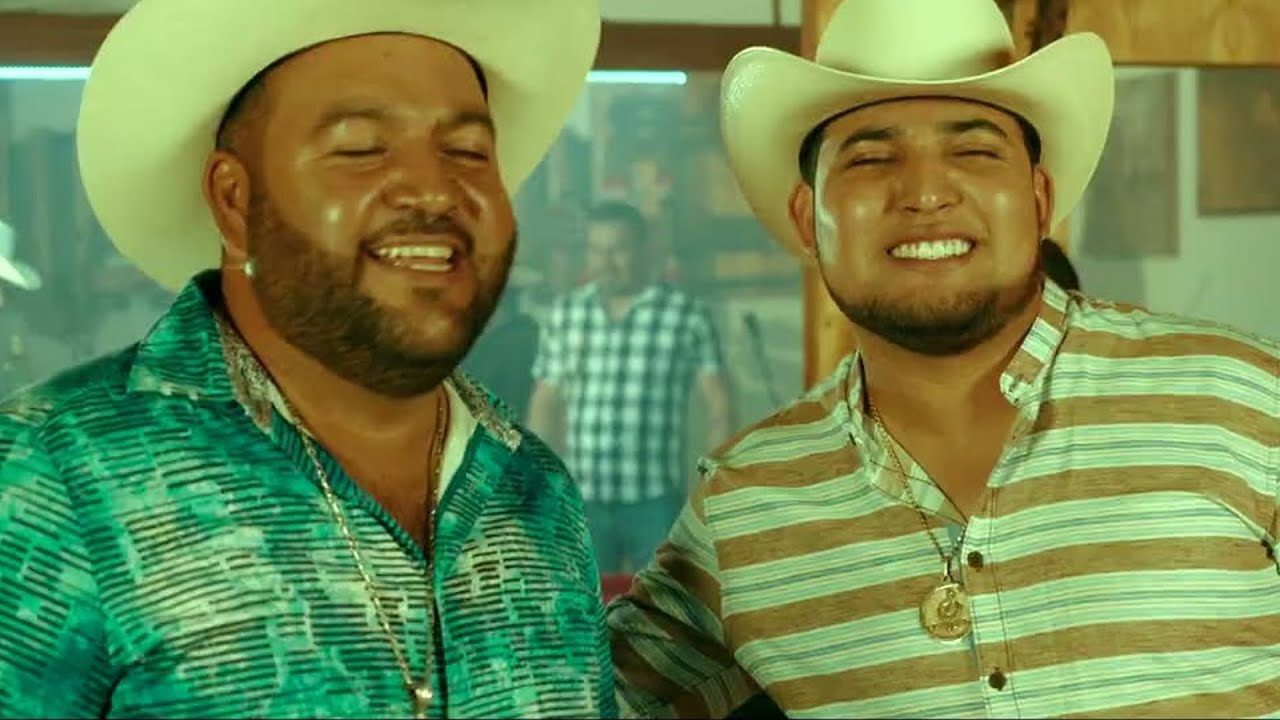 Perdidos de Sinaloa x Traviezoz De La Zierra - El De La Mochila [Official Video]