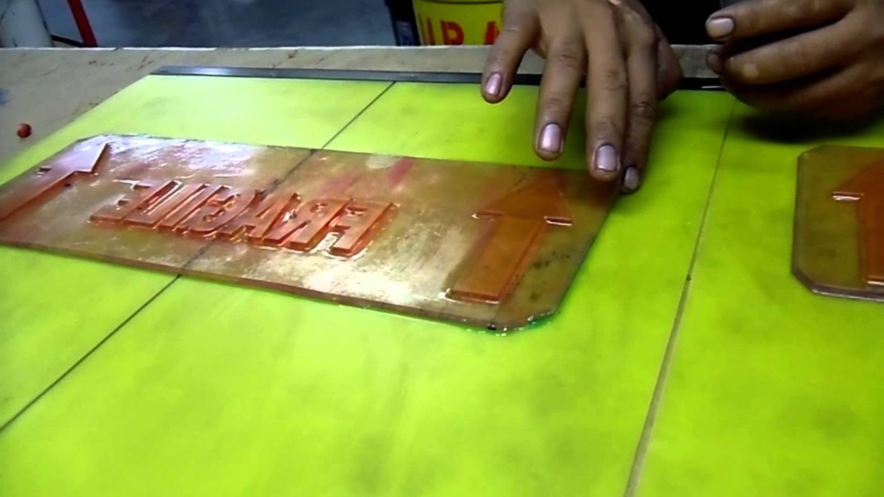 montado de suaje placa de impresion flexo para caja de carton  troquelado