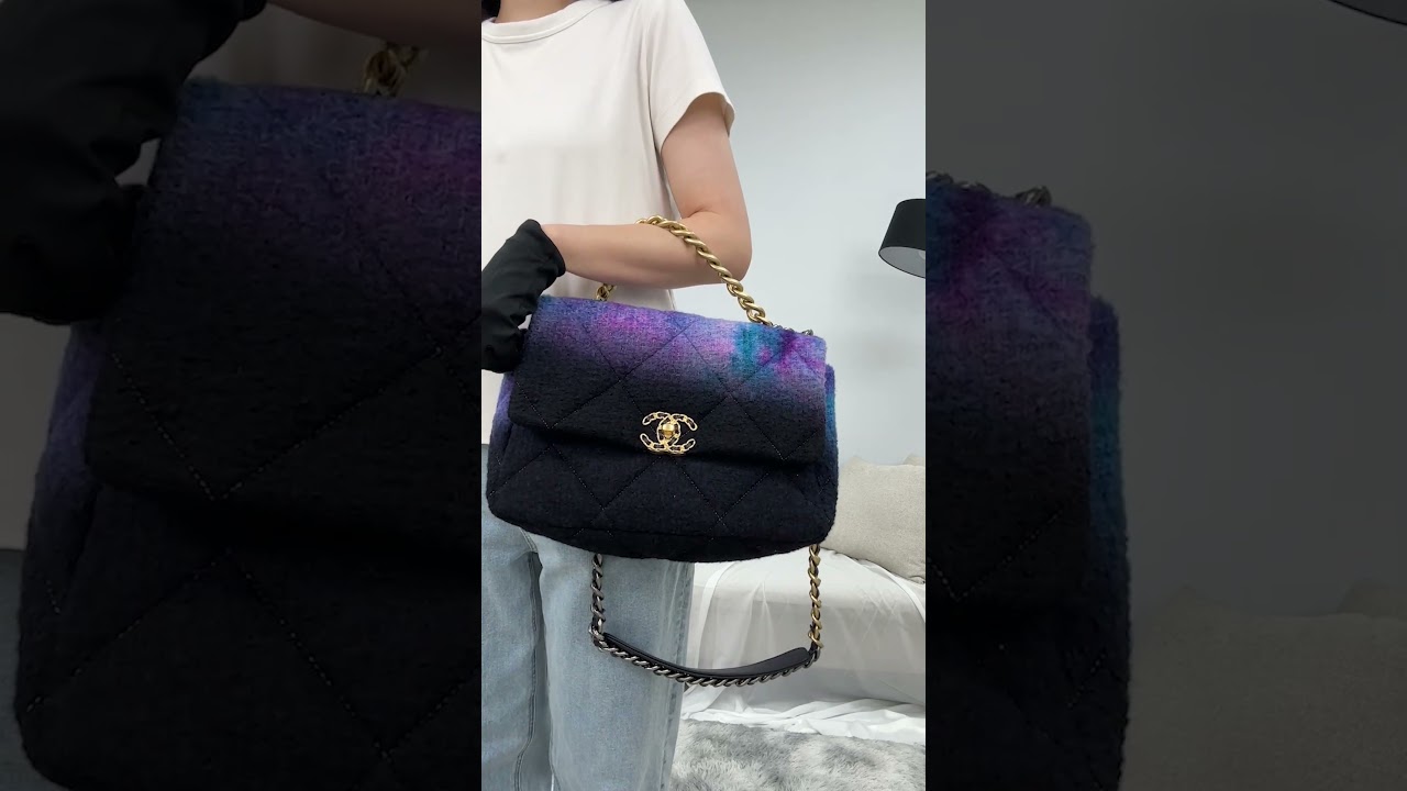 [Pre-Loved] CHANEL as1161 19 large tote and shoulder bag 78680712