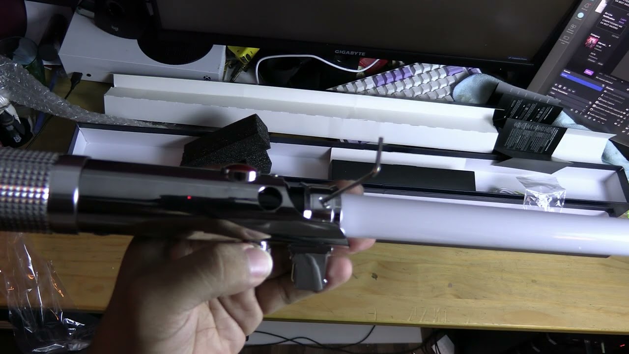THE ULTIMATE CHEAP LIGHTSABER? ALIEXPRESS TXQSABERS UNBOXING/REVIEW