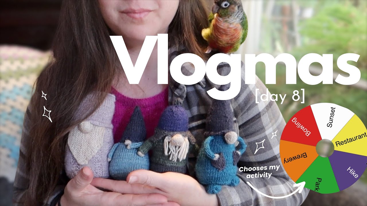 random wheel chooses my activity & I finished another gnome! || vlogmas day 8|| [cozy knitting vlog]
