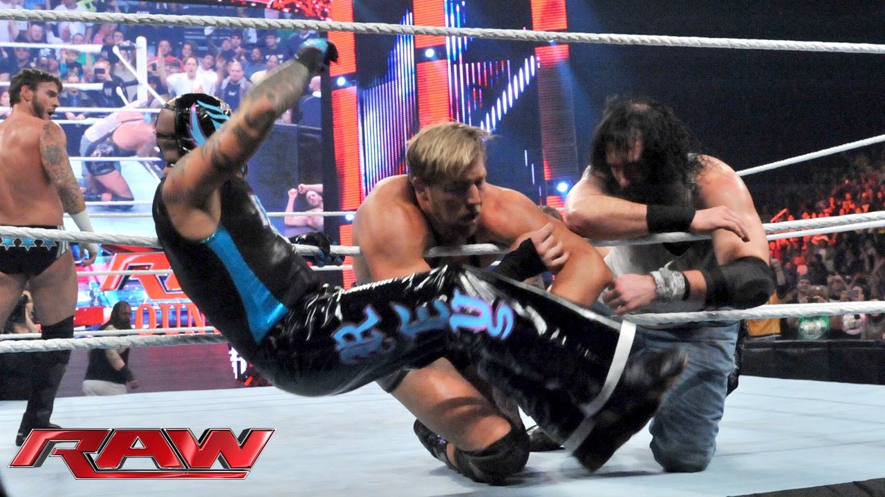 CM Punk, Daniel Bryan, The Rhodes Brothers & The Usos vs. The Shield & The Wyatt Family - 12-Man Tag