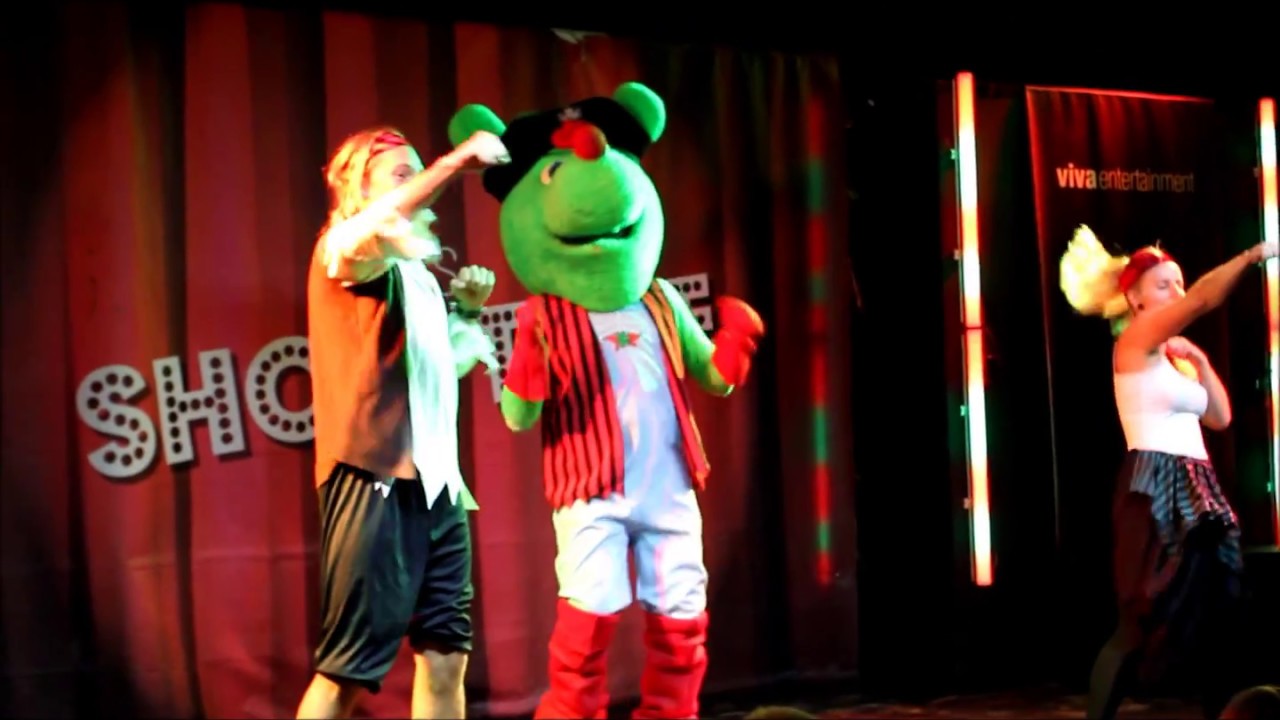 Bufo Song. B.U.F.O. Mini disco. Zafiro (Viva) Cala Mesquida Club  (With Chicken Aerobics)