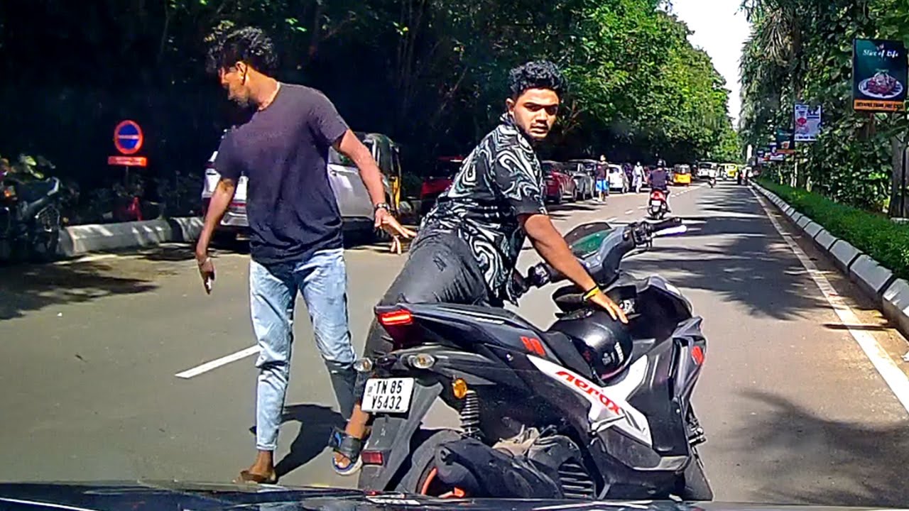 The Police did a Great Job 🙏 Goons Attacked a Car just for Honking