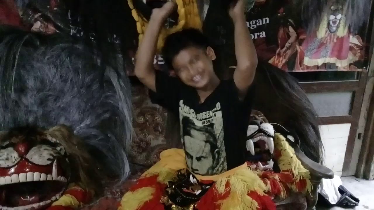 Dibalik topeng raksasa Barongan Blora bersama 