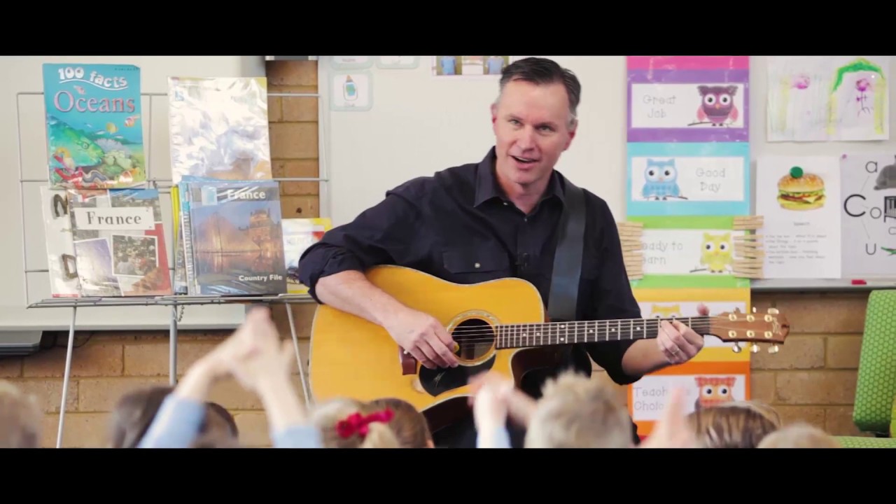 Colin Buchanan - 10, 9, 8 God Is Great Out & About