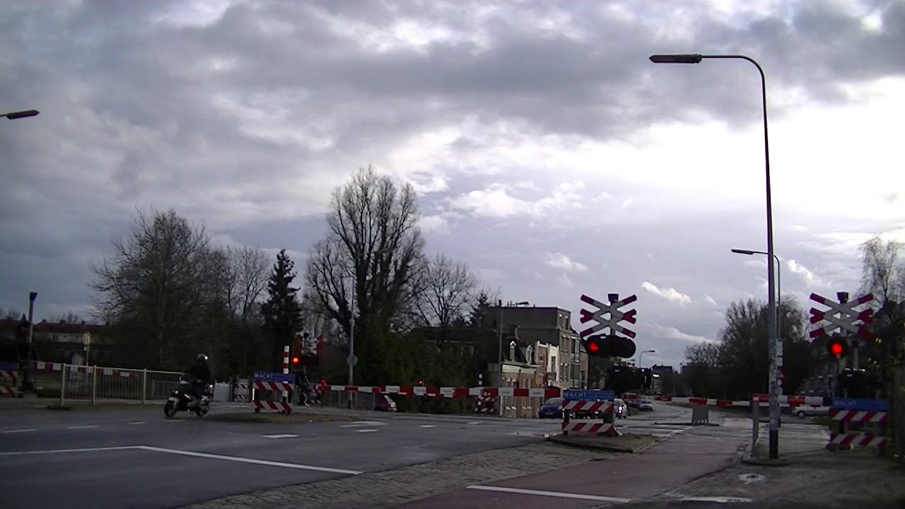 Spoorwegovergang Groningen // Dutch railroad crossing