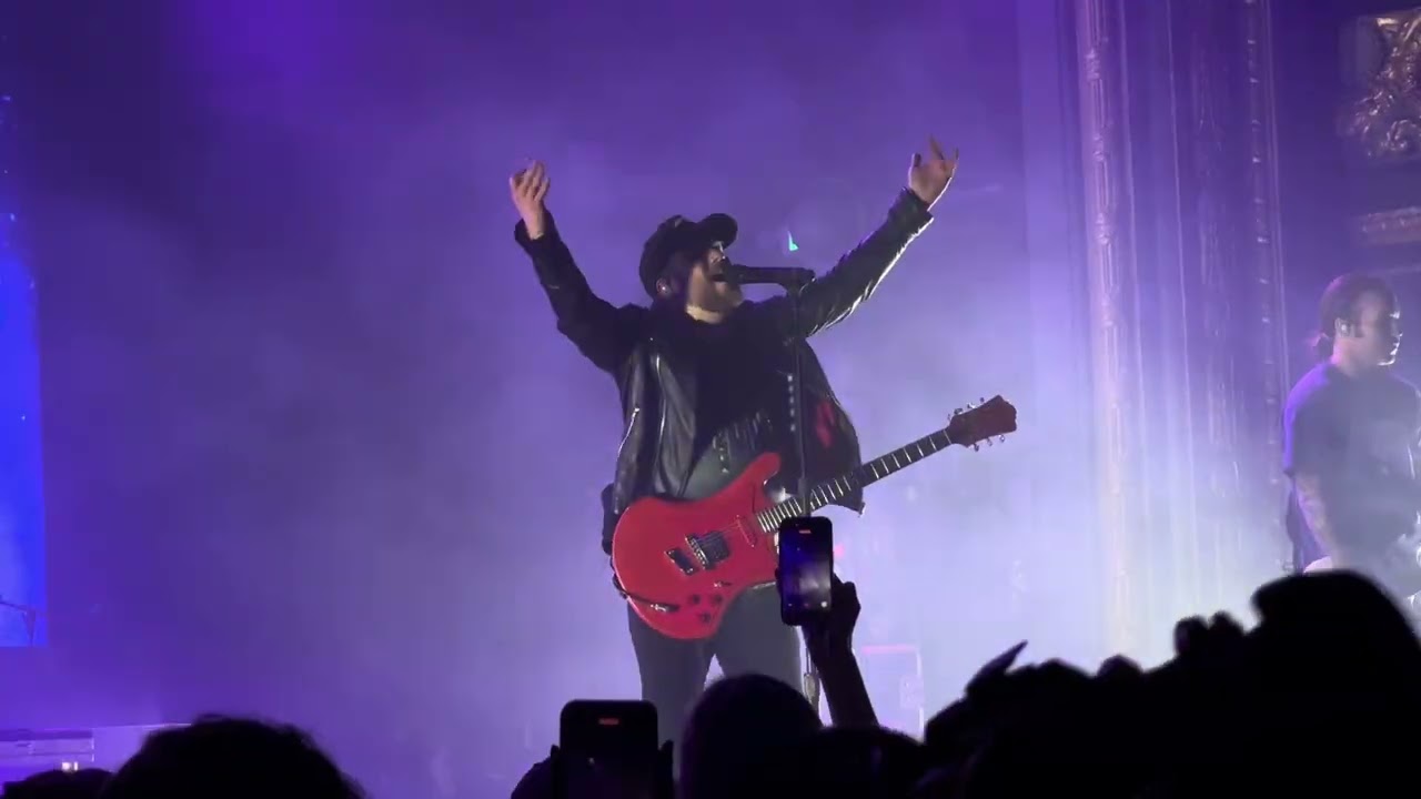 Fall Out Boy - This Ain't a Scene, It's an Arms Race