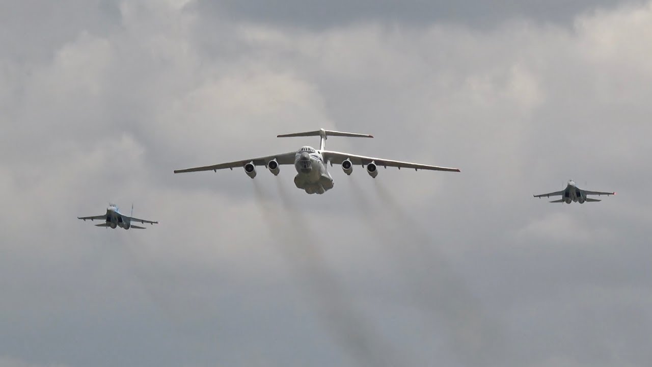 Ilyushin IL-76 MD and 2 Sukhoi SU-27 from the Ukraine Air Force arrival at RIAT 2017 AirShow