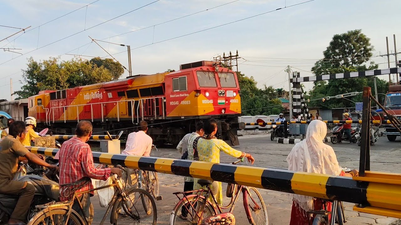 PERFECT crossing on RAIL gate 🚧. WDP4G++WAP-9 MORE Power Full train from train tv #indianrailways