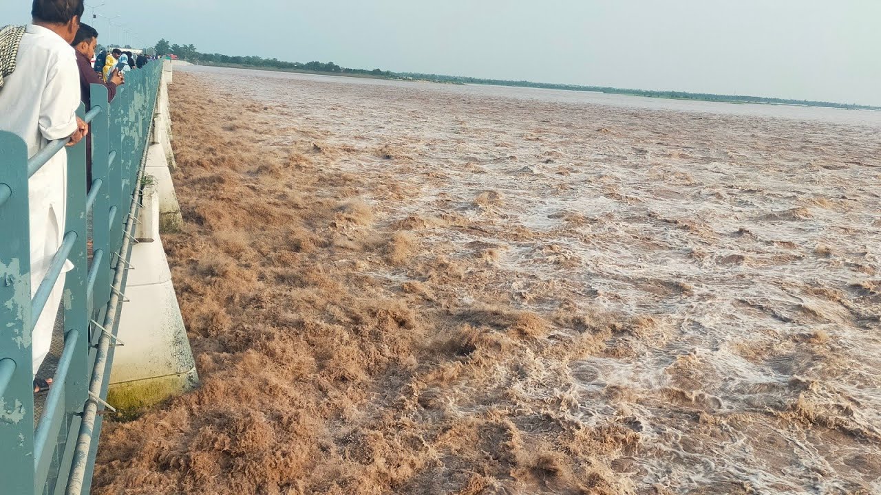 2لاکھ 10ہزار کیوسک کا ریلا دریائے چناب ہیڈ مرالہ سے گزر رہا ہے