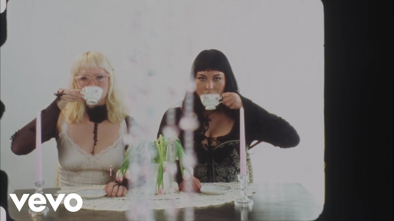 The Two Lips - cup of tea (Lyric Video)