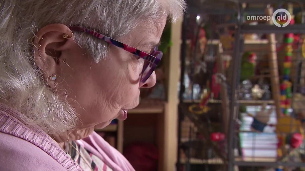 Anneke met handen in het haar door muizenplaag: 'De boel is aan het vervuilen'