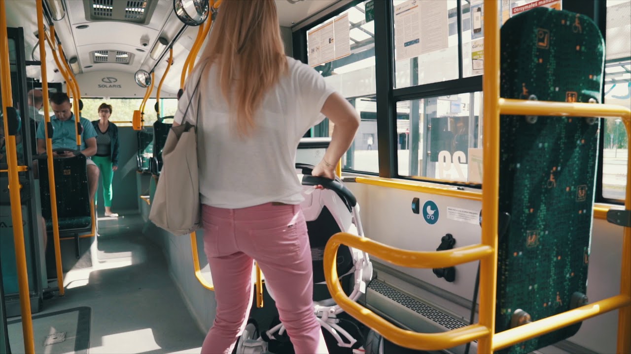 Przejazd z wózkiem dziecięcym w komunikacji miejskiej