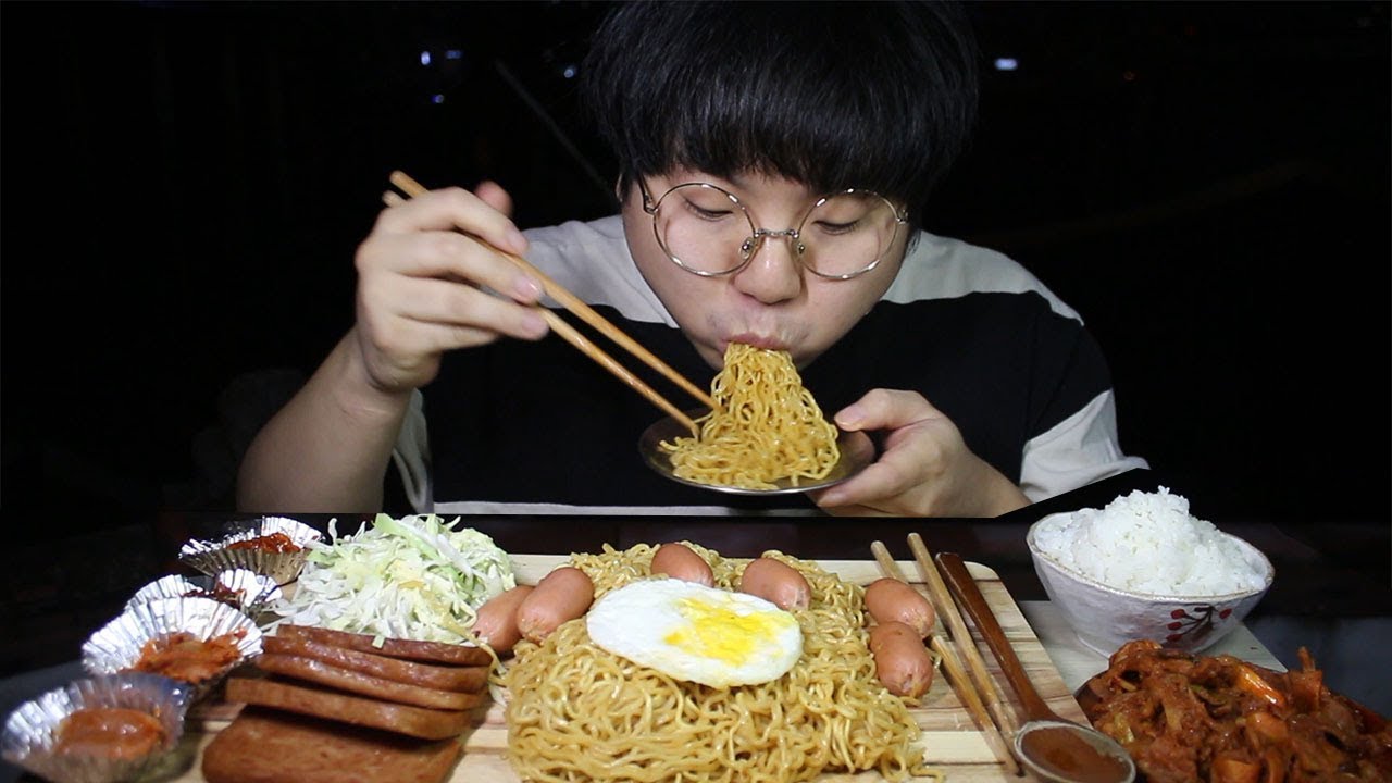 뚜란) 친누나가 보내준 세계1위라면 미고랭 라면 제육볶음 스팸계란후라이 먹방Indomie Mi Goreng THE MOST POPULAR NOODLES Mukbang eating