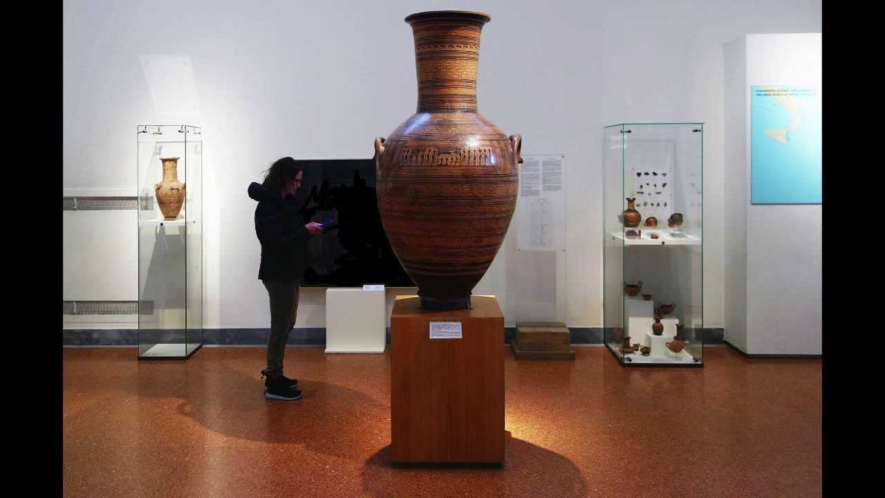Geometric: Dipylon Amphora