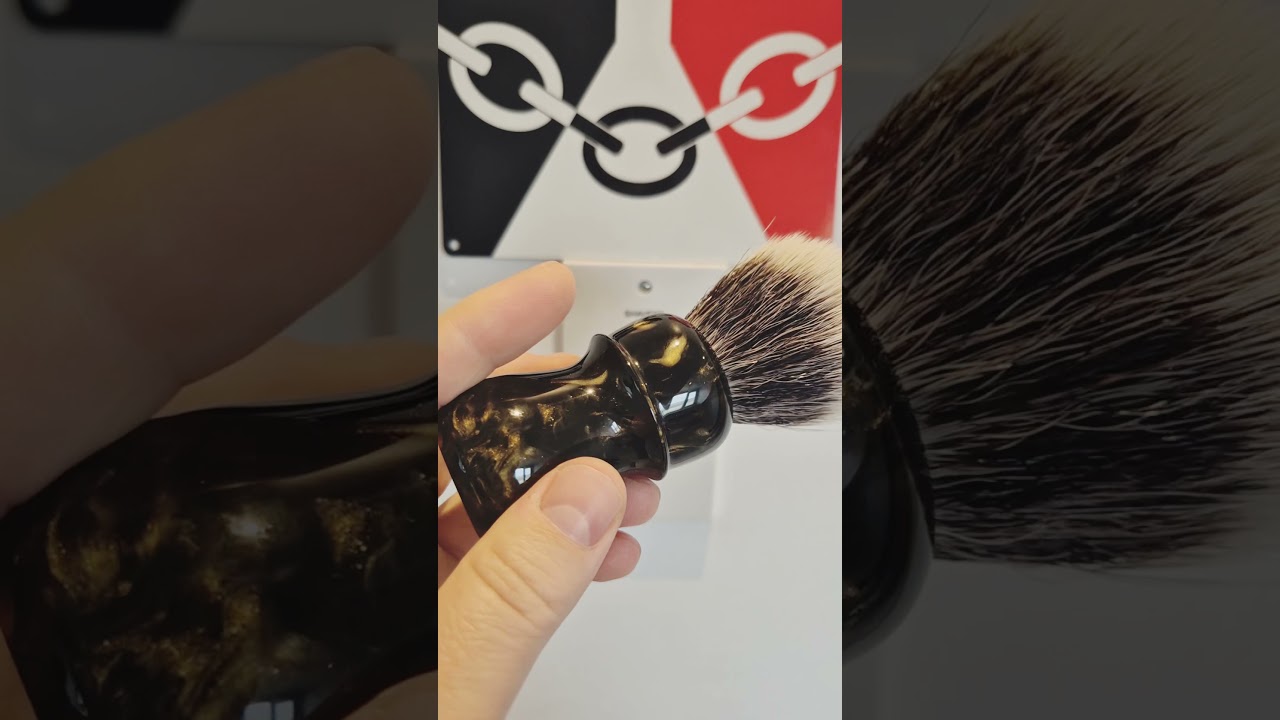 NOMAD THEORY BRUSH HIGHLANDER BRUSHES G5D BLACK & GOLD   #NOMADTHEORY #HIGHLANDERBRUSHES