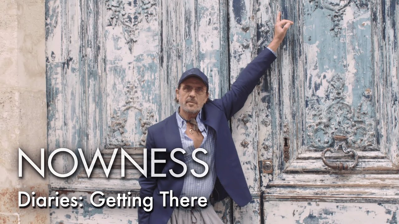 Дизайнер Андреас Кронталер чествует гардероб своей жены Вивьен Вествуд на Неделе моды в Париже