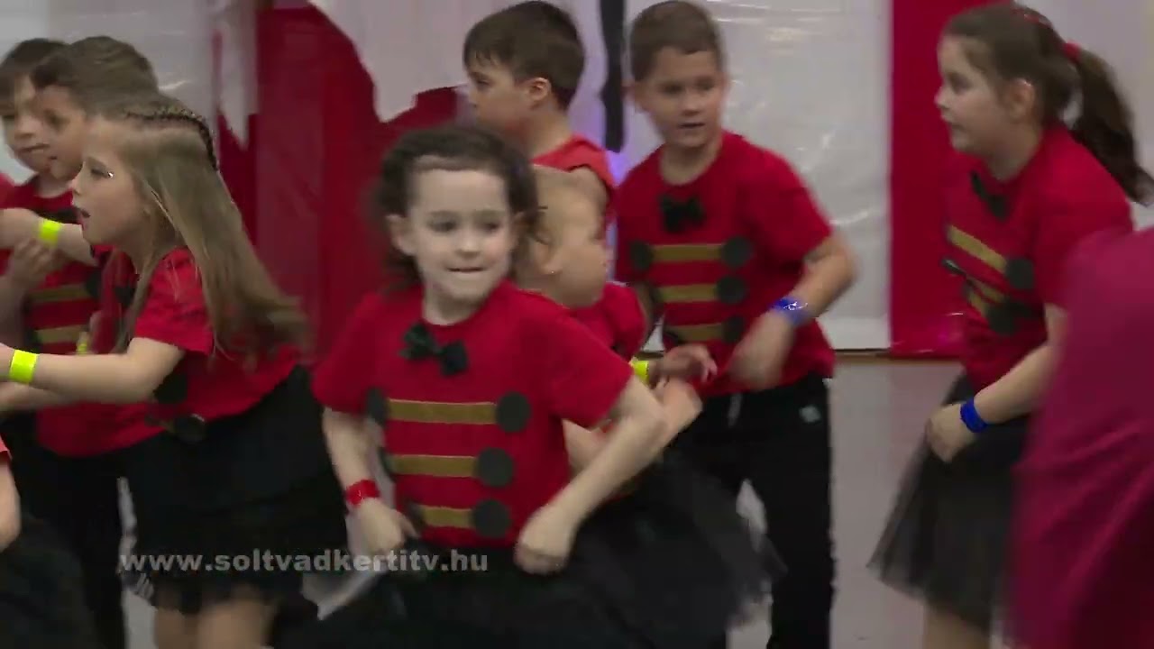 Ovisok tánca az evangélikus óvoda bálon Soltvadkerten. 2023.04.22.