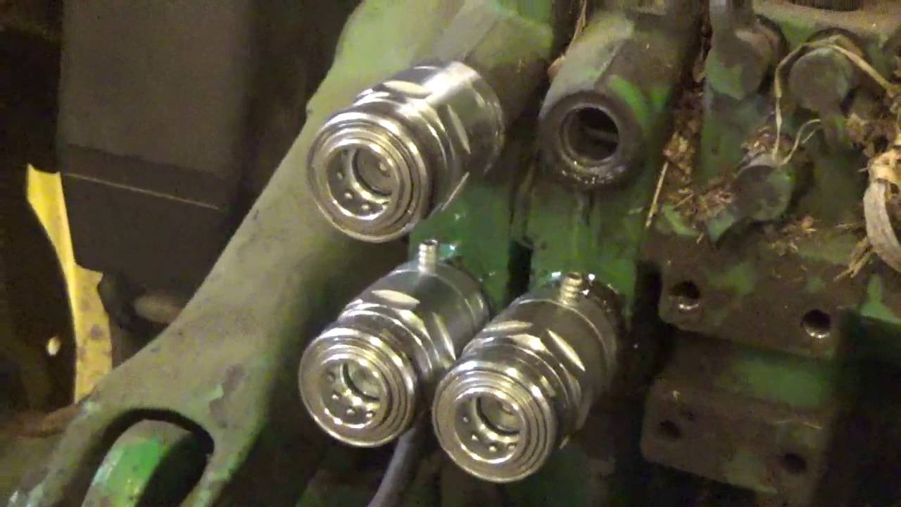 Changing hydraulic couplers on John Deere 6400