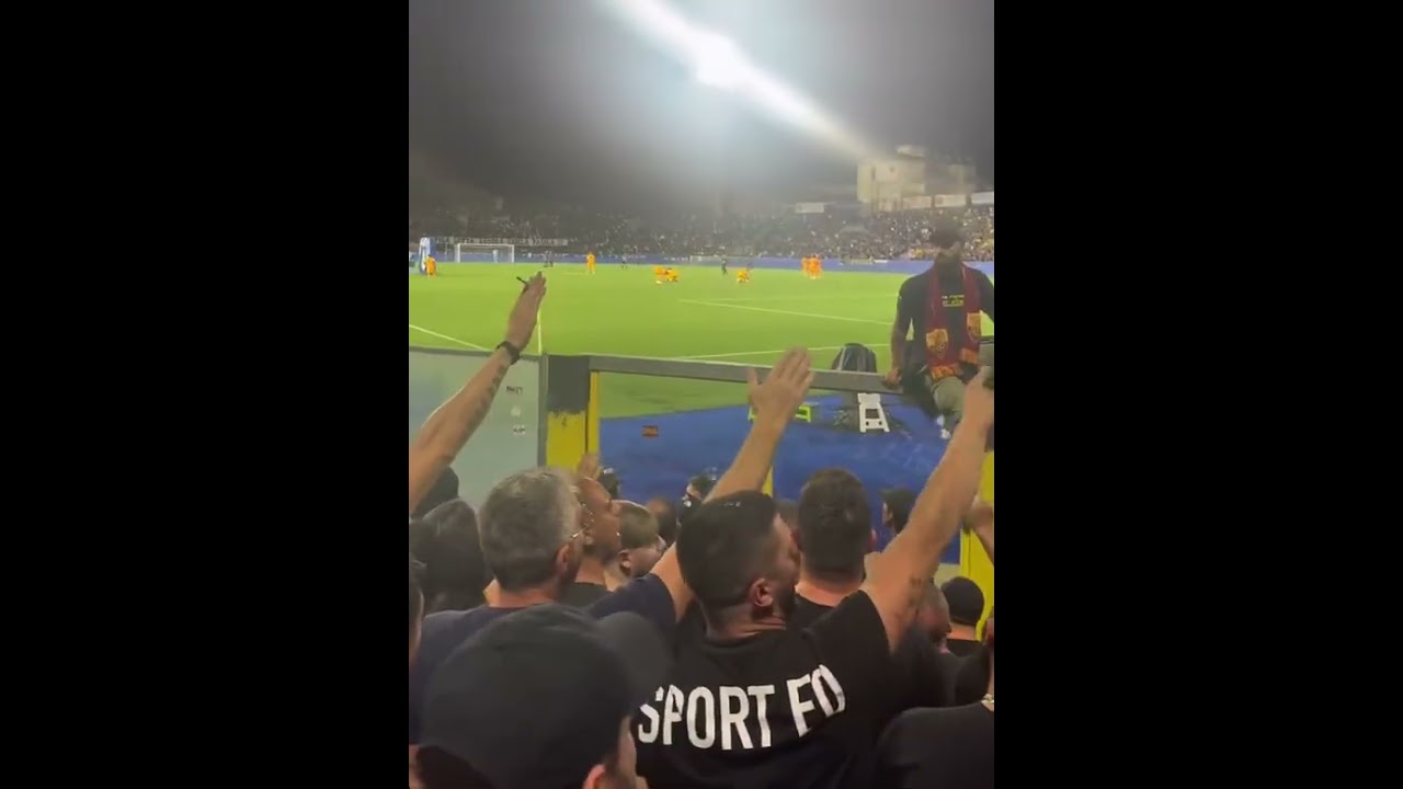 Curva Sud Roma in azione allo stadio Arena Garibaldi contro il Pisa