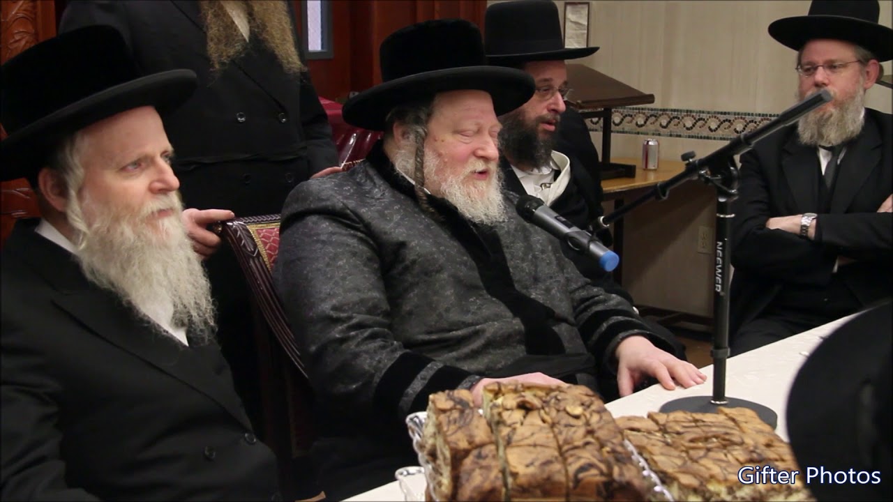 Pittsburgh Rebbe Sings New Song To Yeshiva Veretsky Students