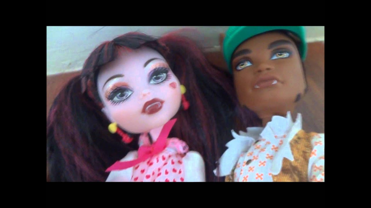 Draculaura & Clawd - My first kiss