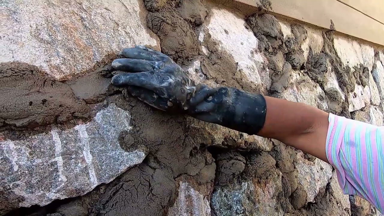 ¡¡Que ingenioso!! Maestro solaquea y hace bruña en un muro enrocado de piedra
