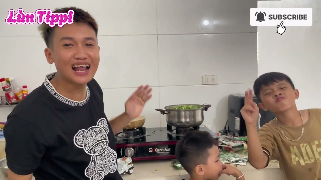 Lùn Tippi  | Vlogs 1 Nấu nồi mì tôm siêu to khổng lồ | Lùn Tippi #tippitv