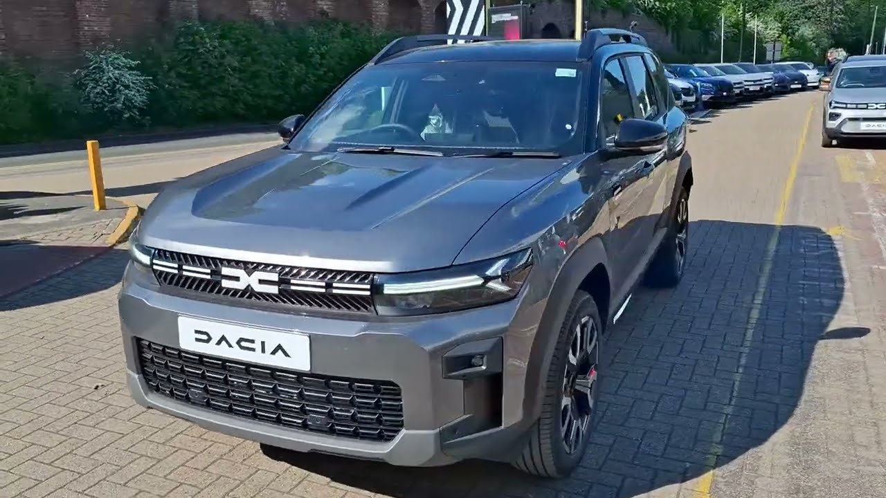 BRAND NEW DACIA BIGSTER JOURNEY FULL HYBRID AUTO IN SHADOW GREY + BLACK ROOF - @ Dacia Croydon