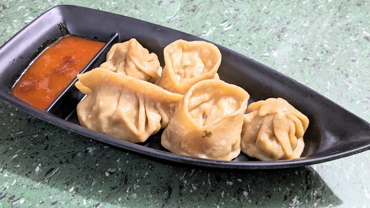 गेहूं के आटे से बनाए चिकन मोमोज | Chicken momos made from wheat flour.