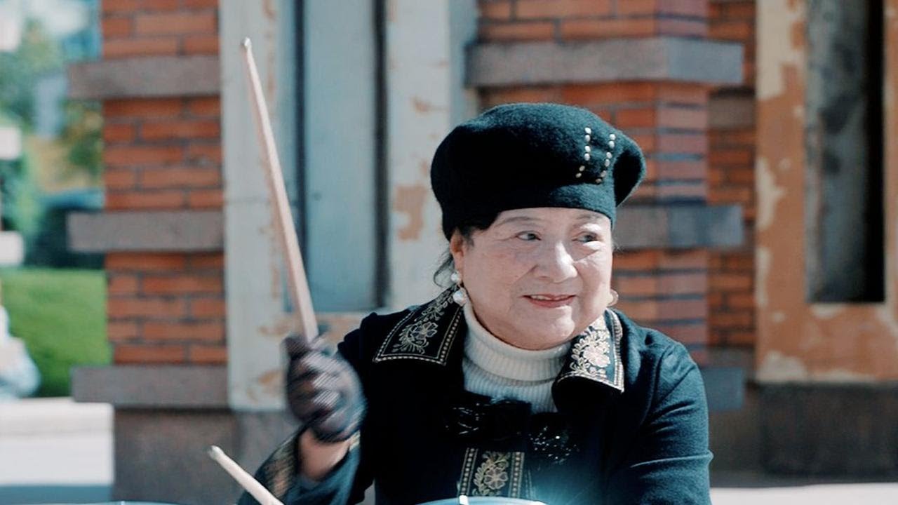 80岁的奶奶竟突然要离婚：做自己什么时候都不晚，女性不该被世俗约束！