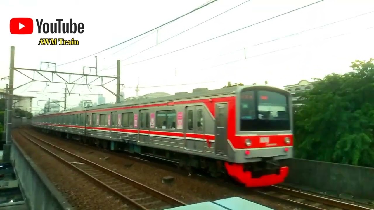 Hunting Kereta Sore Hari, KRL JR, KRL CLI, KRL CRRC, KA Gajayana hingga KA Manahan muncul bergantian
