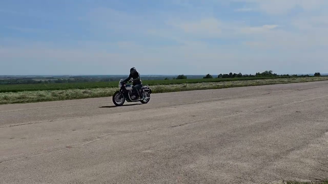 Triumph Bonneville T120.Sound Norman hyde Toga