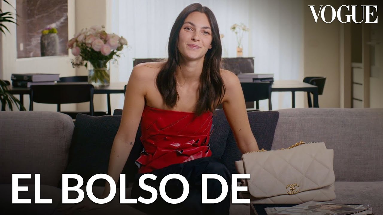 Vittoria Ceretti muestra TODO lo que una supermodelo lleva en su bolsa |Vogue México y Latinoamérica