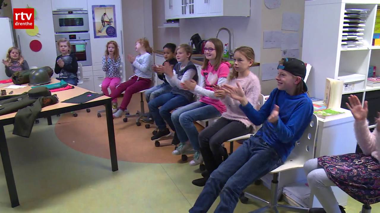 Turan (11) schakelt het leger in voor een tien op zijn spreekbeurt