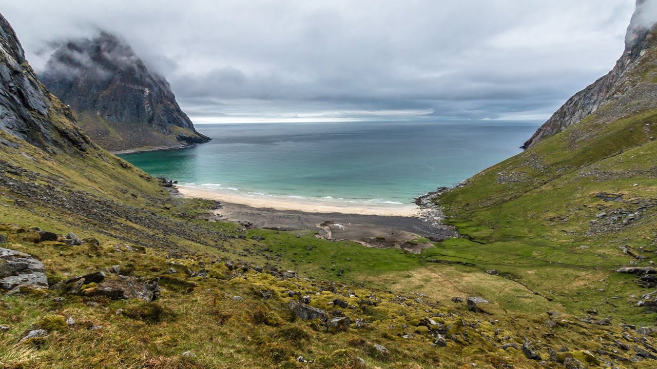 Escursione alla spiaggia di Kvalvika. Moskenesøya, Lofoten, Nordland, Norvegia. Giugno 2019