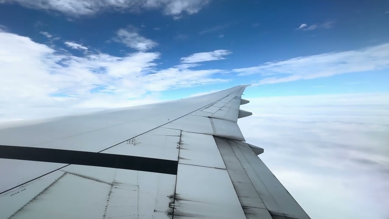BA 777 - Cloudy & Wet Landing at New York JFK