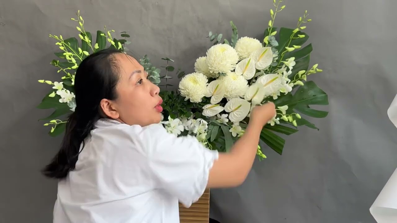 Hoa bàn thờ đặt dưới Tượng Đức Mẹ/ Hoa dâng Chúa. ❤️ 