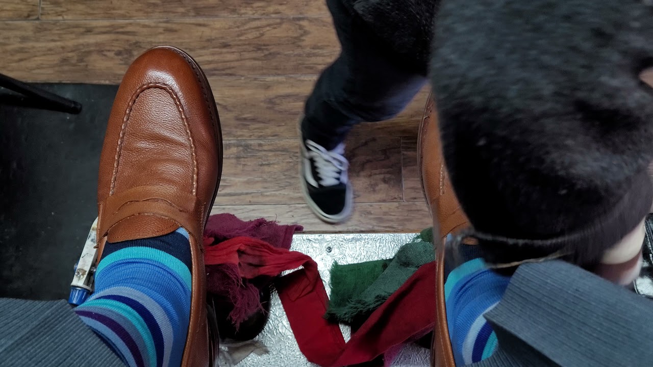 S02E05 NYC Shoe Shine - Hector Shoe Shine @ 11 Greenwich Ave   / ASMR