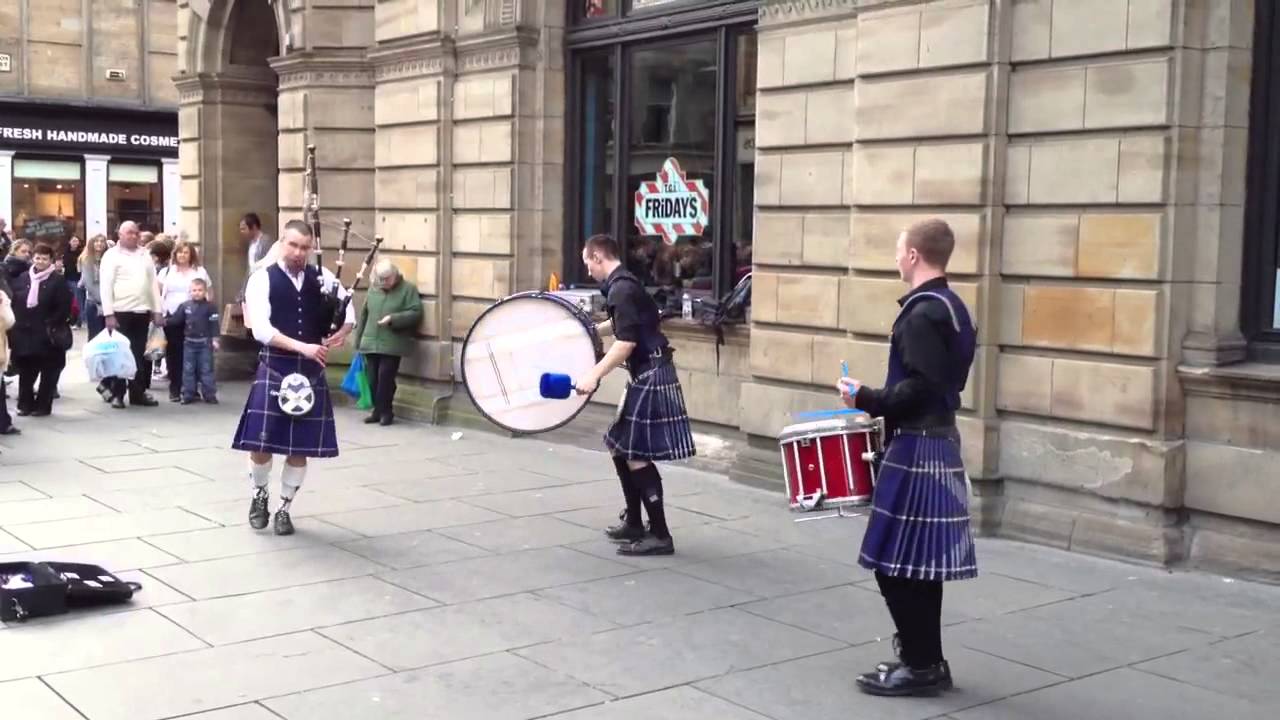 Bagpipes - Buchanan St - Star Wars tune