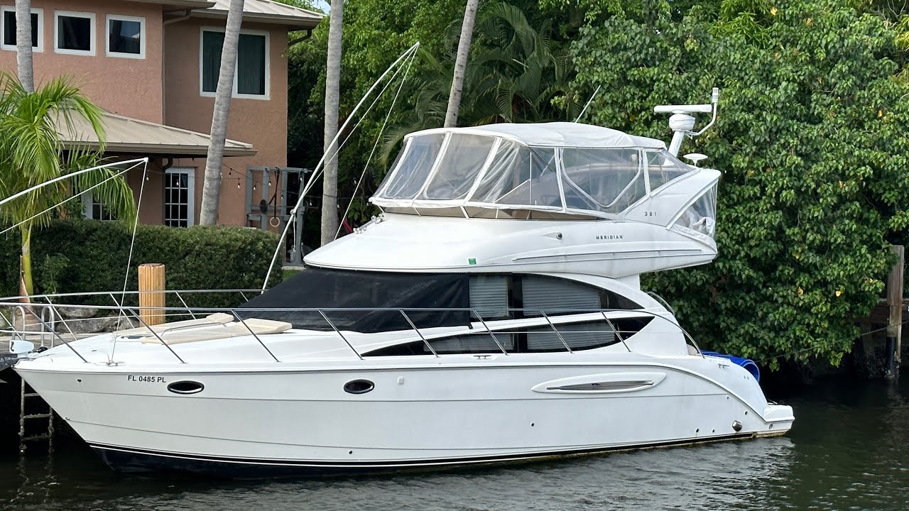 391 Meridian 2013 for Sale MarineMax Pompano Beach Michael Ehrlich