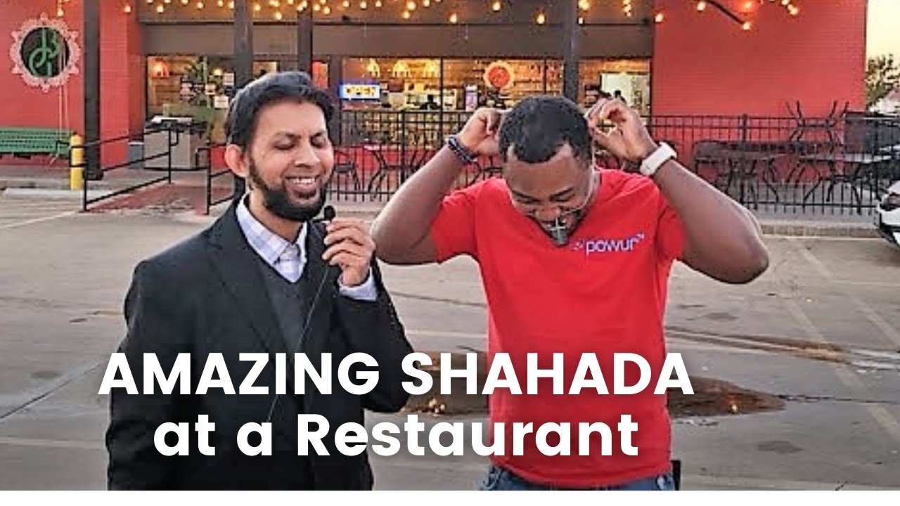 Christian Man CONVERTS to Islam in a RESTAURANT - Finally takes off his CROSS
