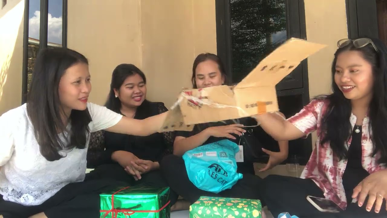 UNBOXING KADO ULTAH DESY🤍