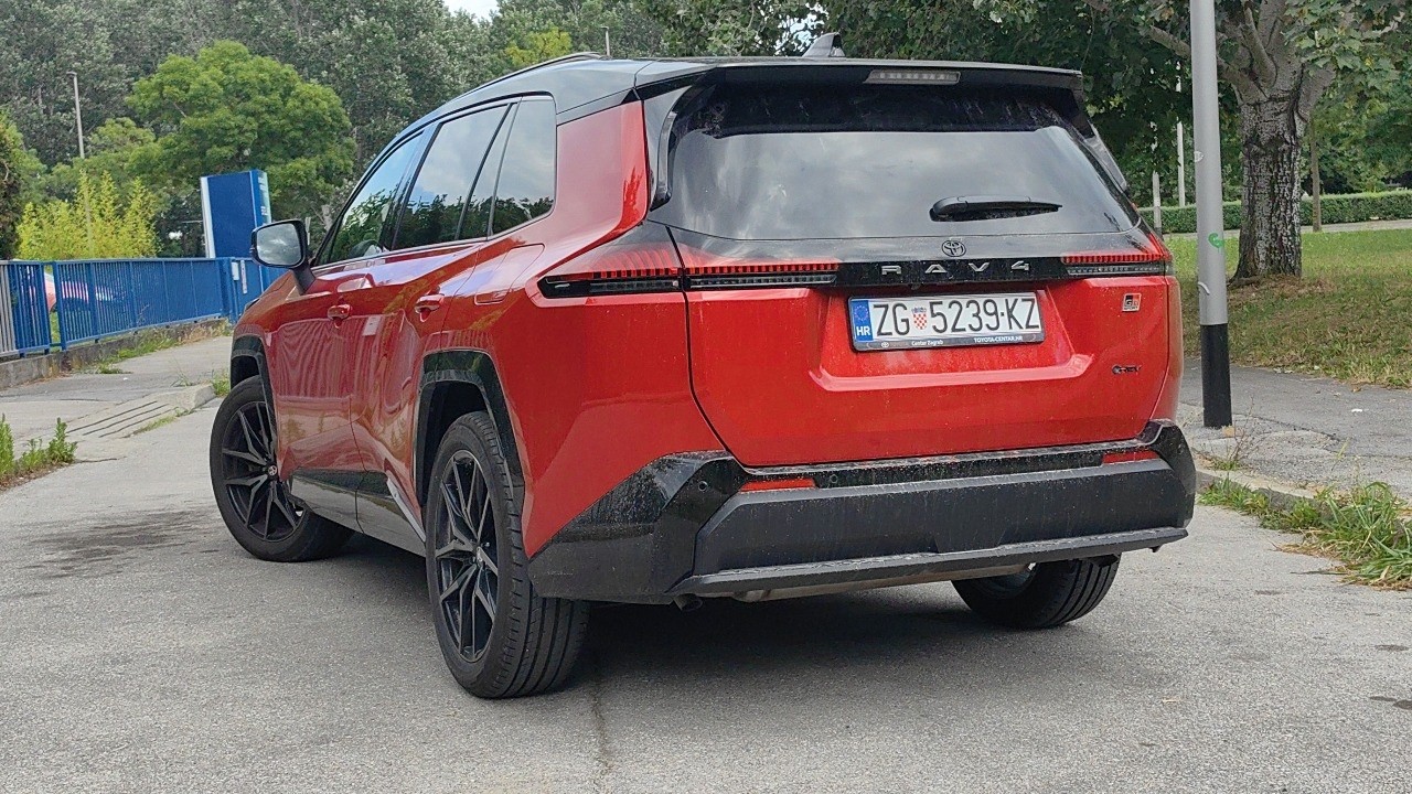Toyota RAV4 Hybrid 2026 - 0-100 km/h acceleration (Sport mode) * 50-100 km/h performance *
