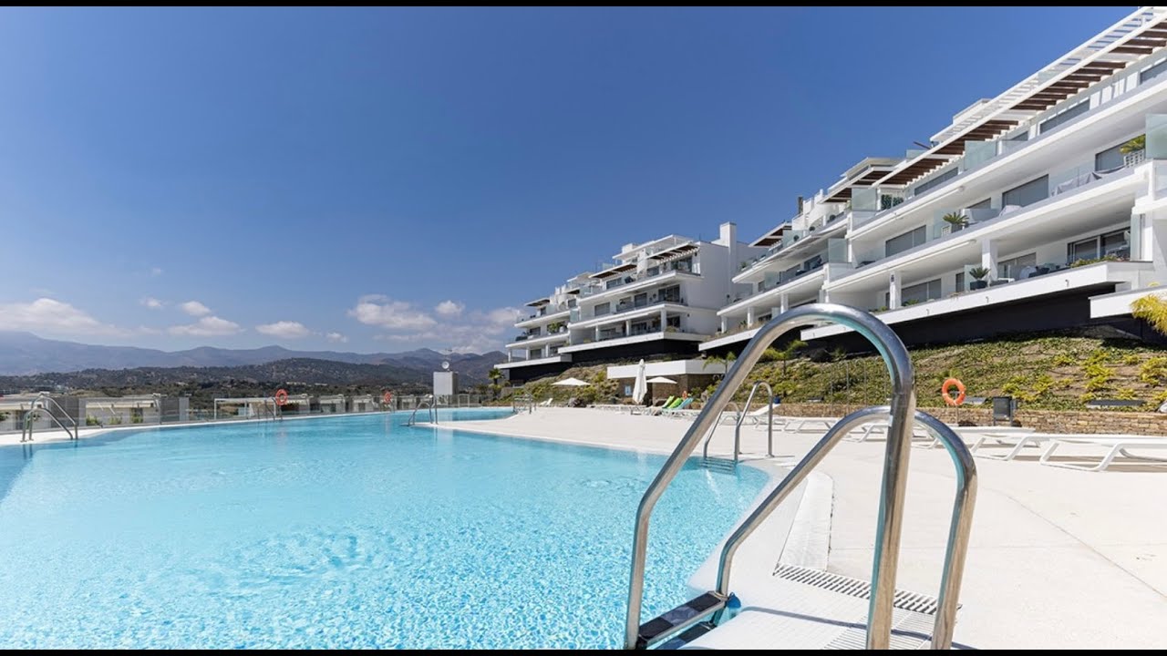 Explore a Cancelada Townhouse | Panoramic Sea Views & Private Jacuzzi