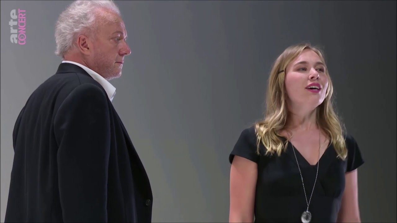 Elsa Dreisig singt 