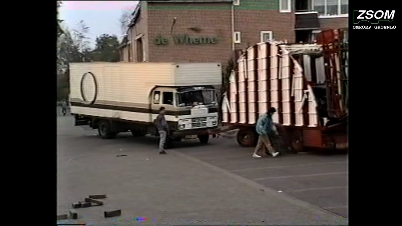 Opbouw kermisattracties meimarkt  Groenlo 1991
